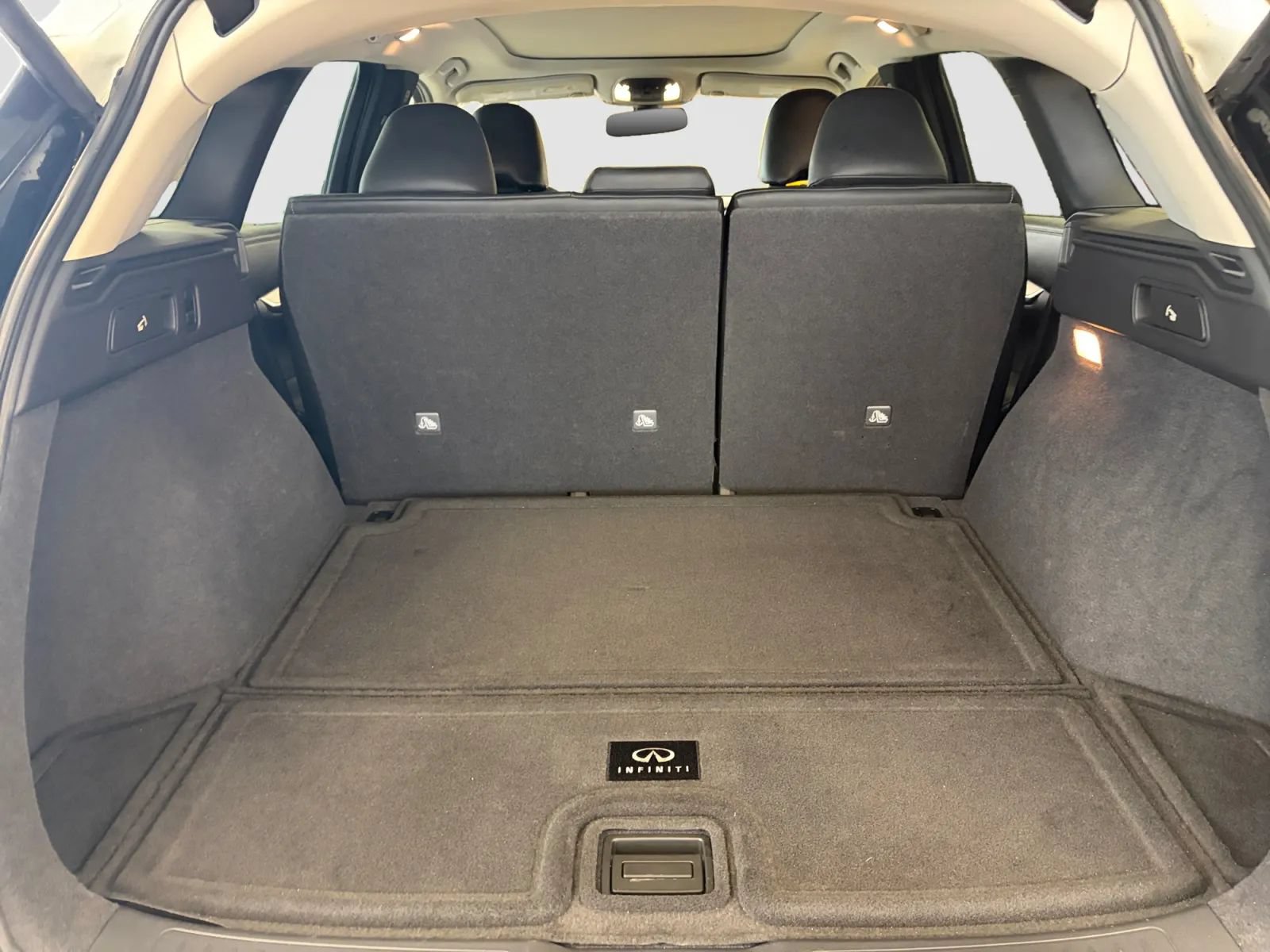 Used 2019 INFINITI QX50 Luxe w/ Navigation Package AWD/4WD image 16