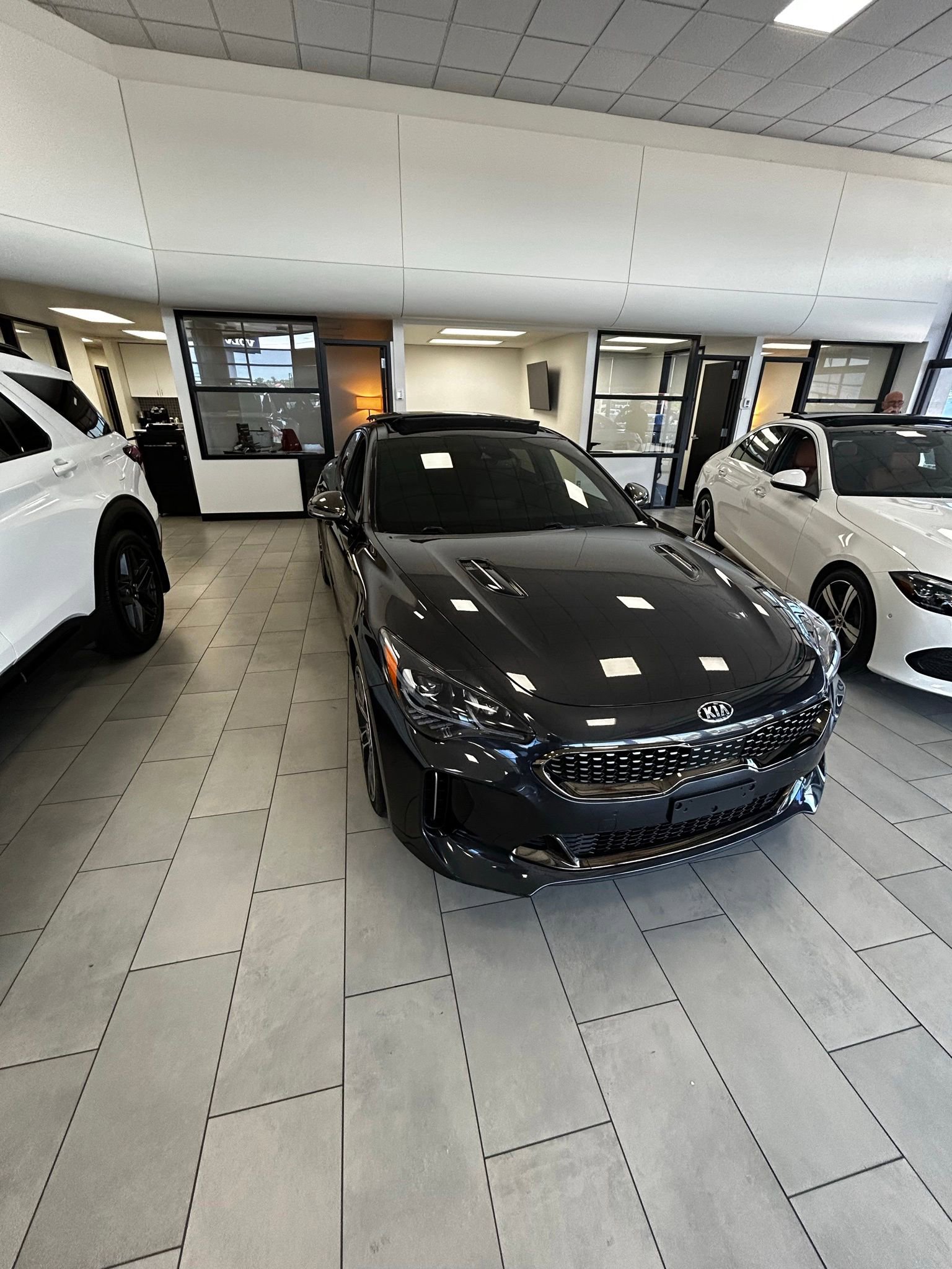 Used 2021 Kia Stinger GT1 AWD/4WD image 3