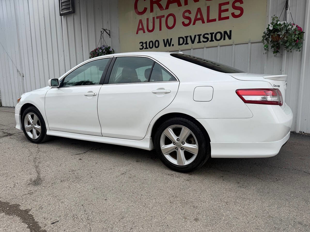 Used 2010 Toyota Camry SE FWD image 9