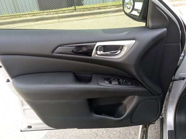 Used 2018 Nissan Pathfinder S image 28