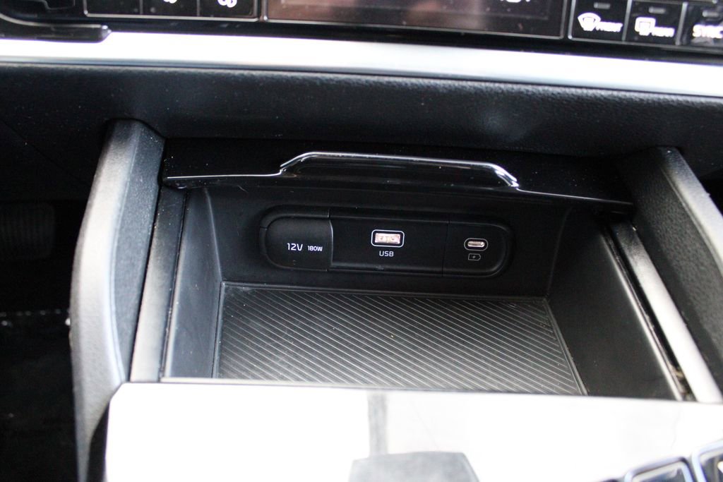 Used 2023 Kia Sportage LX image 6
