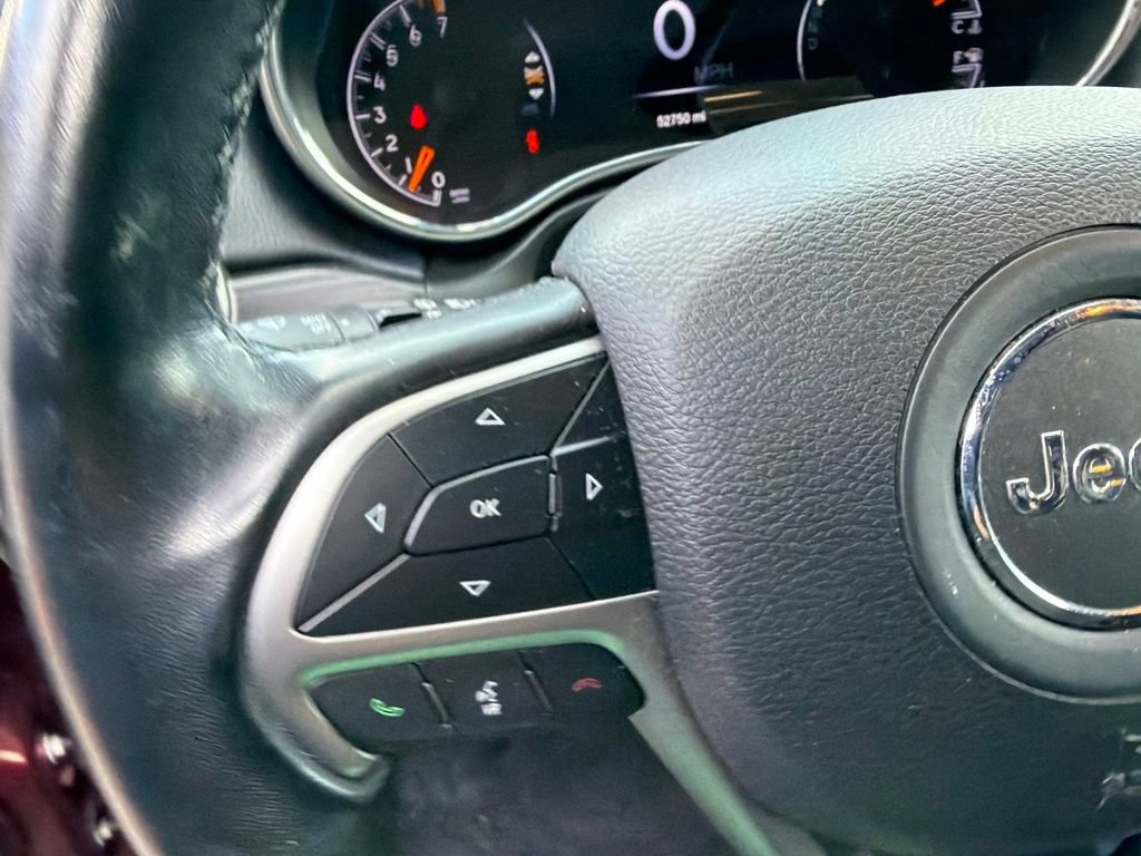 Used 2021 Jeep Grand Cherokee Laredo AWD/4WD image 19