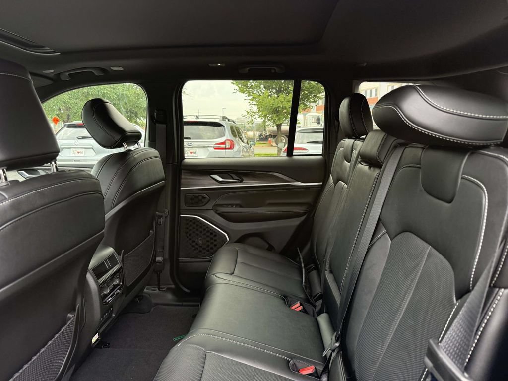 New 2026 Jeep Grand Cherokee Limited AWD/4WD image 17