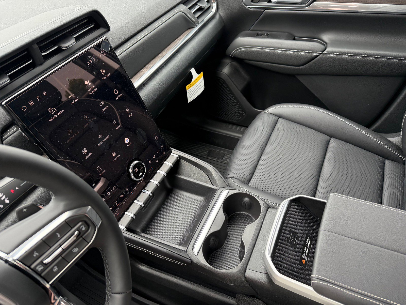 New 2026 GMC Terrain Denali w/ LPO, Floor Liner Package image 23