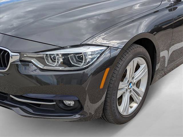 Used 2017 BMW 330i xDrive Sedan AWD/4WD image 10