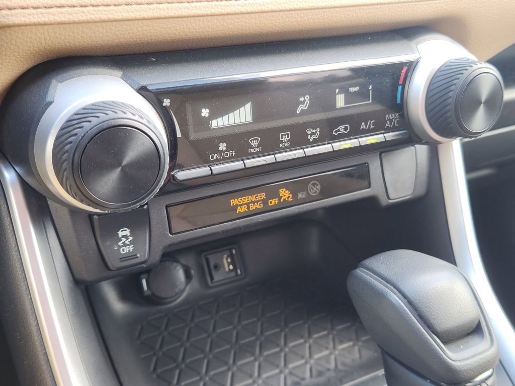 Used 2019 Toyota RAV4 LE image 24