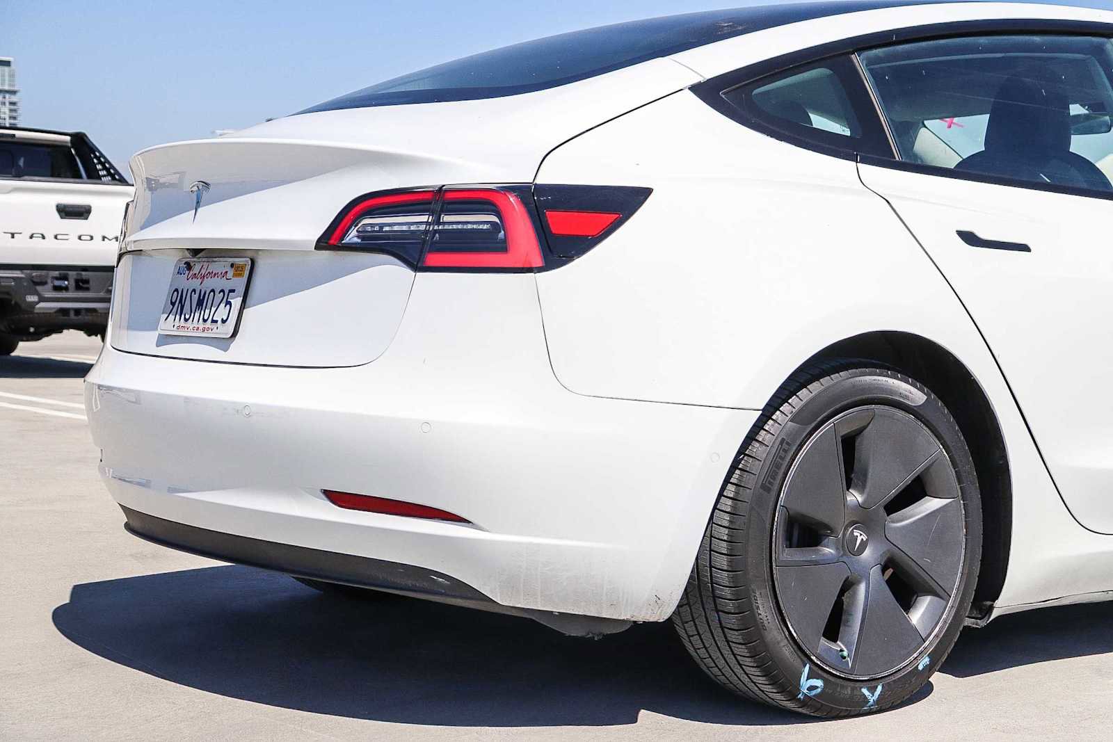 Used 2021 Tesla Model 3 Standard Range Plus image 9