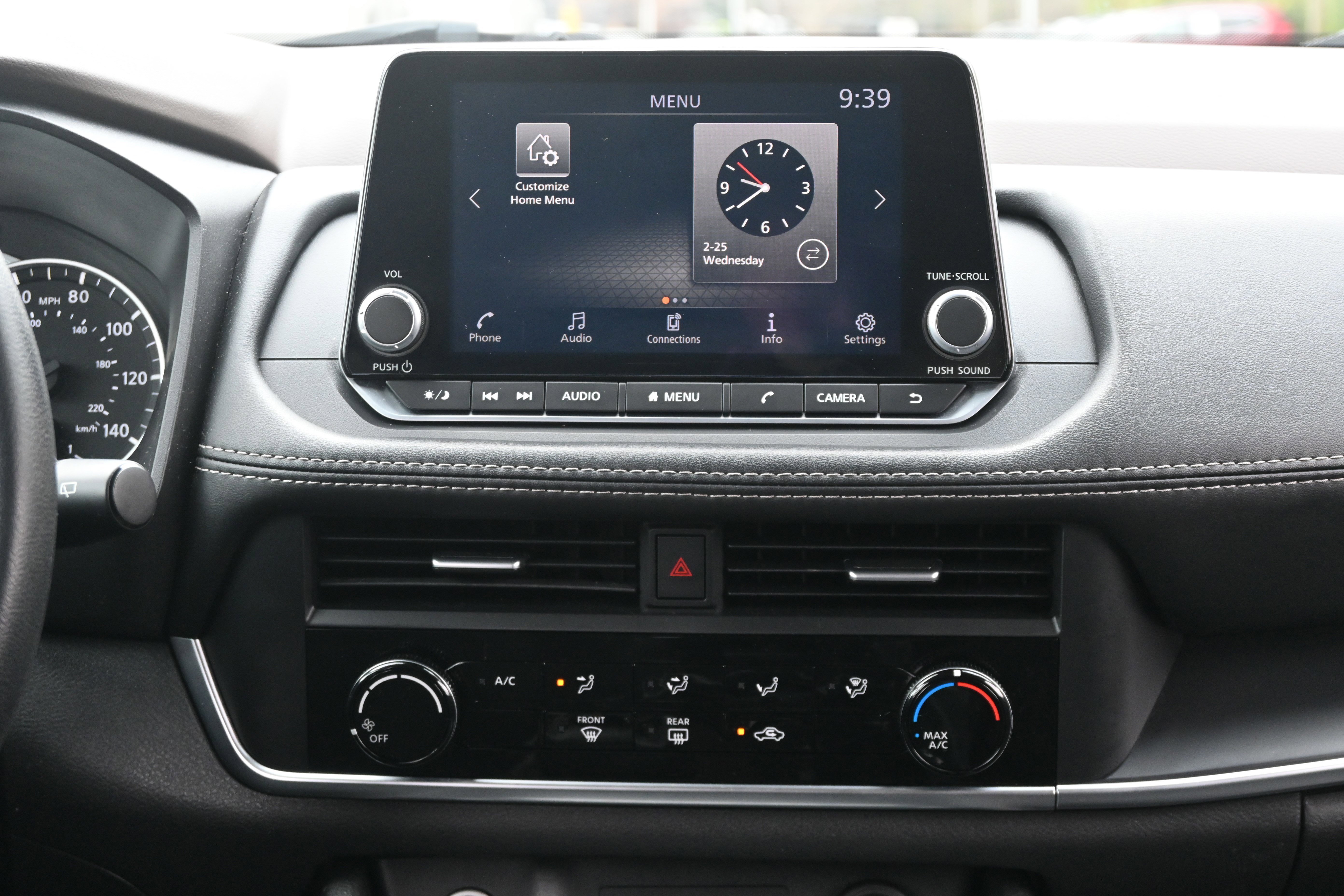 Used 2023 Nissan Rogue S image 31