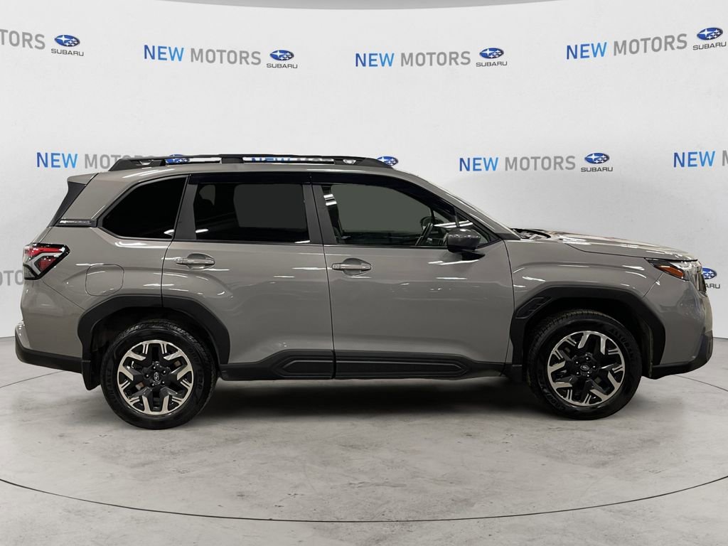 Used 2025 Subaru Forester Premium AWD/4WD image 6