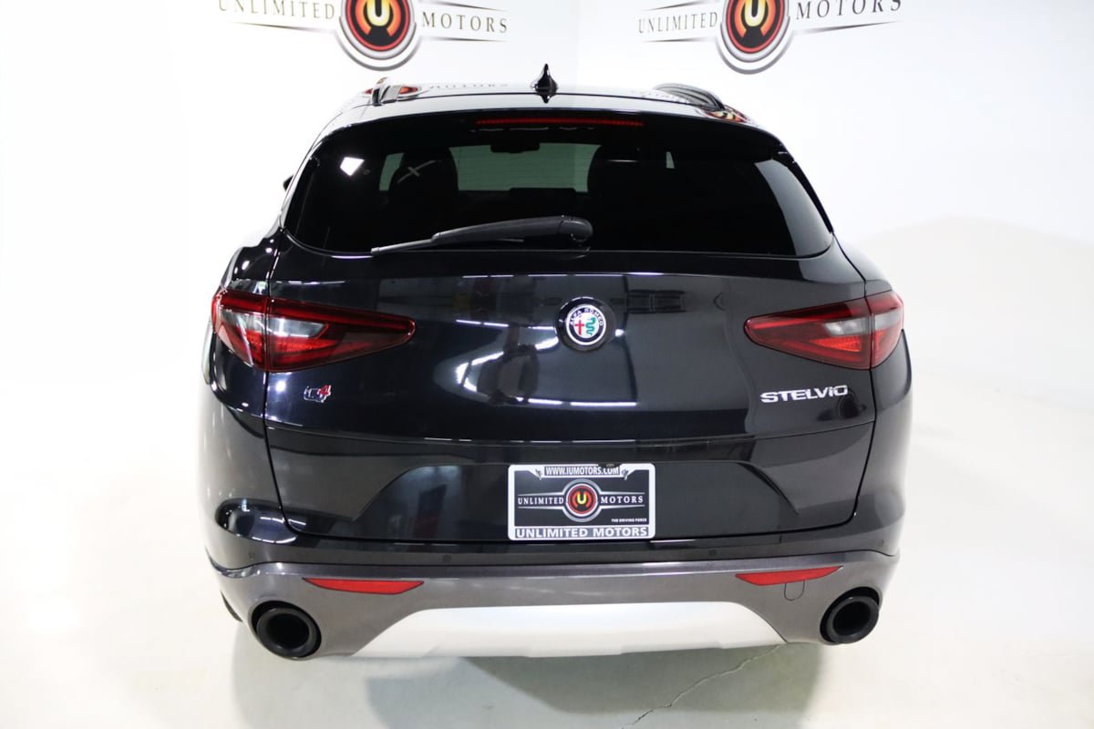 Used 2022 Alfa Romeo Stelvio Ti AWD/4WD image 28