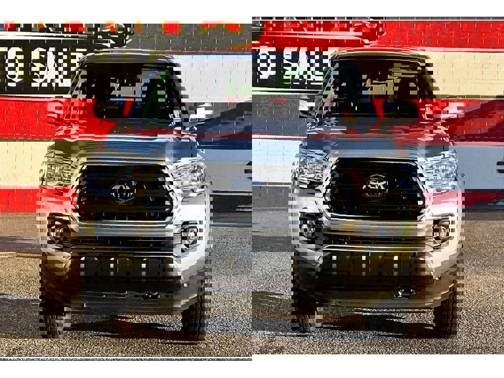 Used 2023 Toyota Tacoma SR5 w/ Technology Package image 3