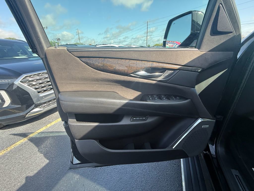 Used 2016 Cadillac Escalade Platinum AWD/4WD image 11