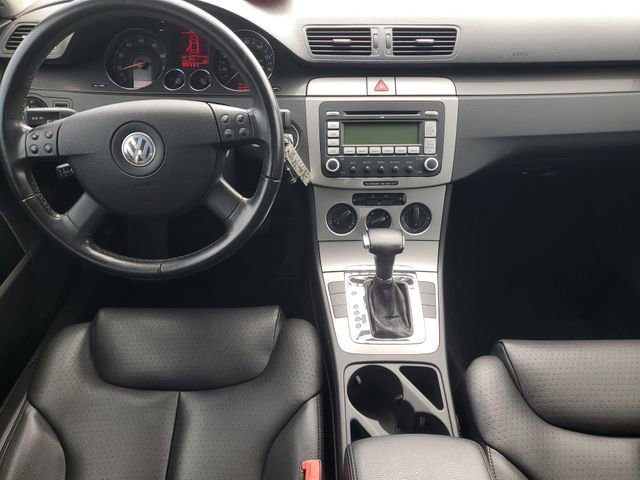 Used 2007 Volkswagen Passat Wolfsburg Edition FWD image 9