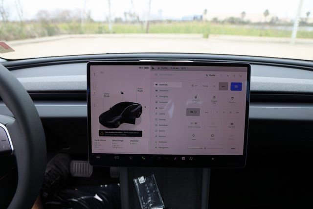 Used 2025 Tesla Model 3 Long Range image 18