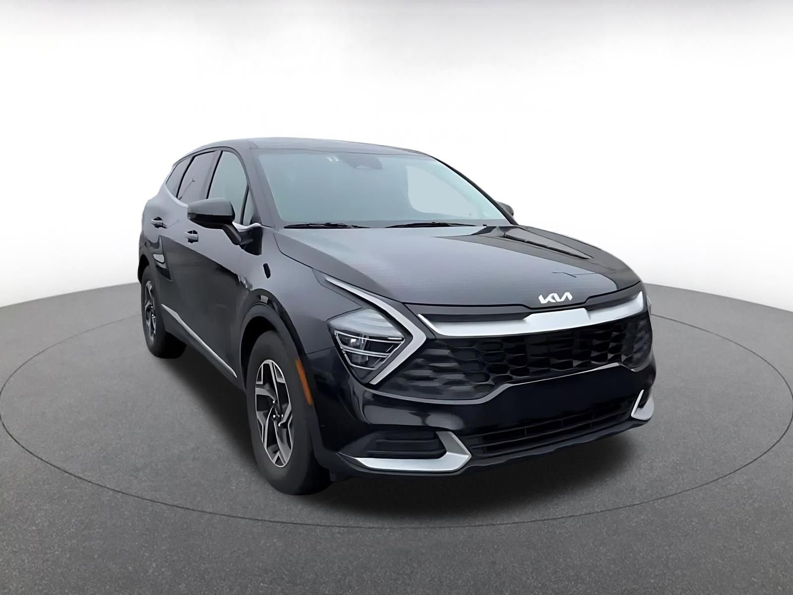 Used 2025 Kia Sportage LX image 3