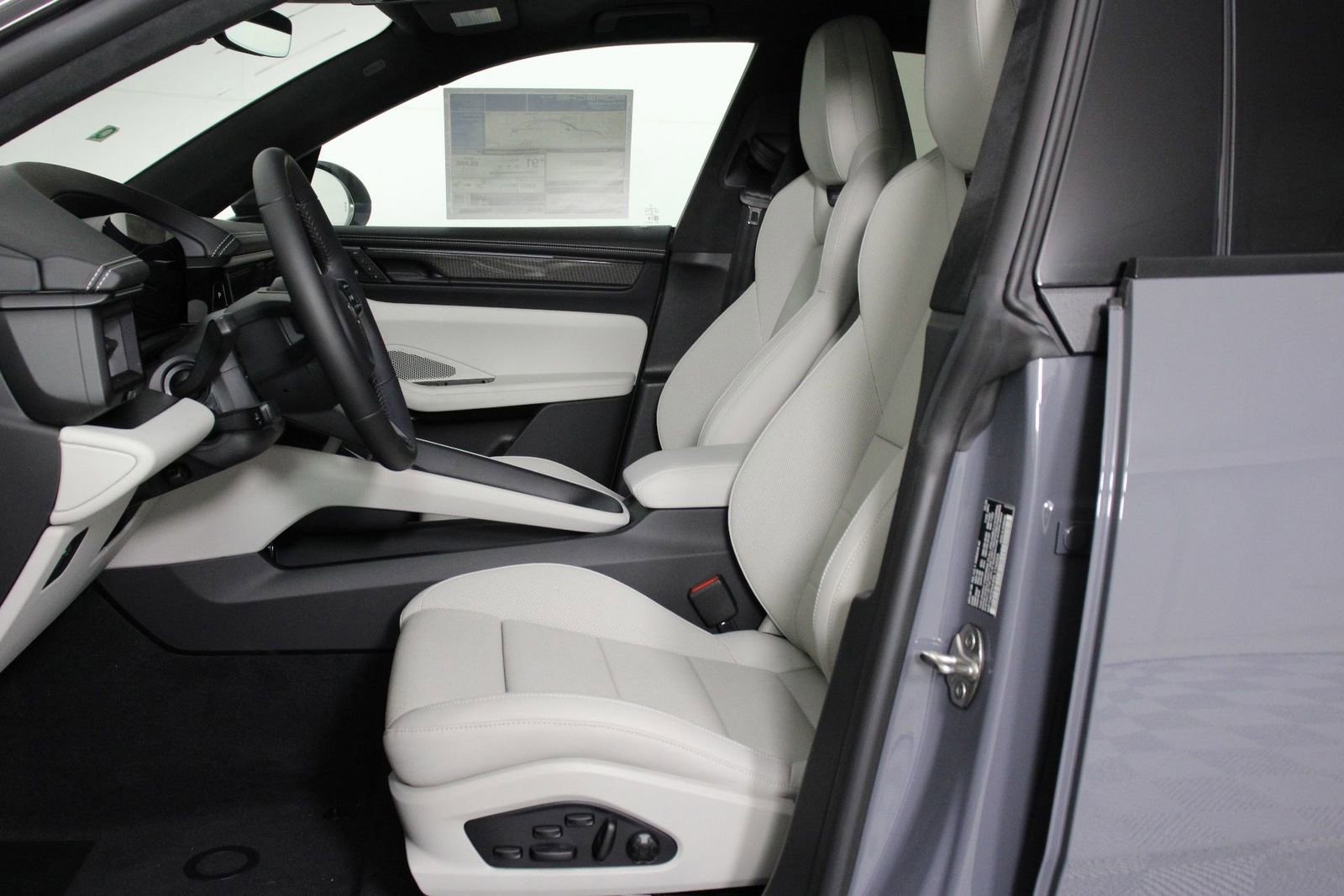 New 2025 Porsche Macan Turbo Electric image 5