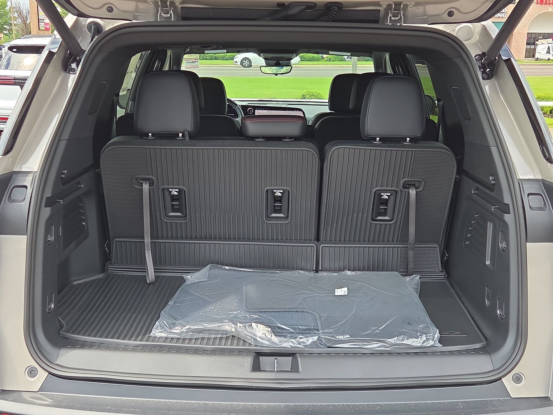 New 2026 Chevrolet Traverse Z71 w/ Enhanced Driving Package AWD/4WD image 15