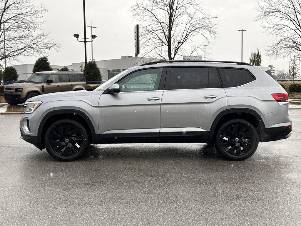 New 2026 Volkswagen Atlas SE FWD image 2