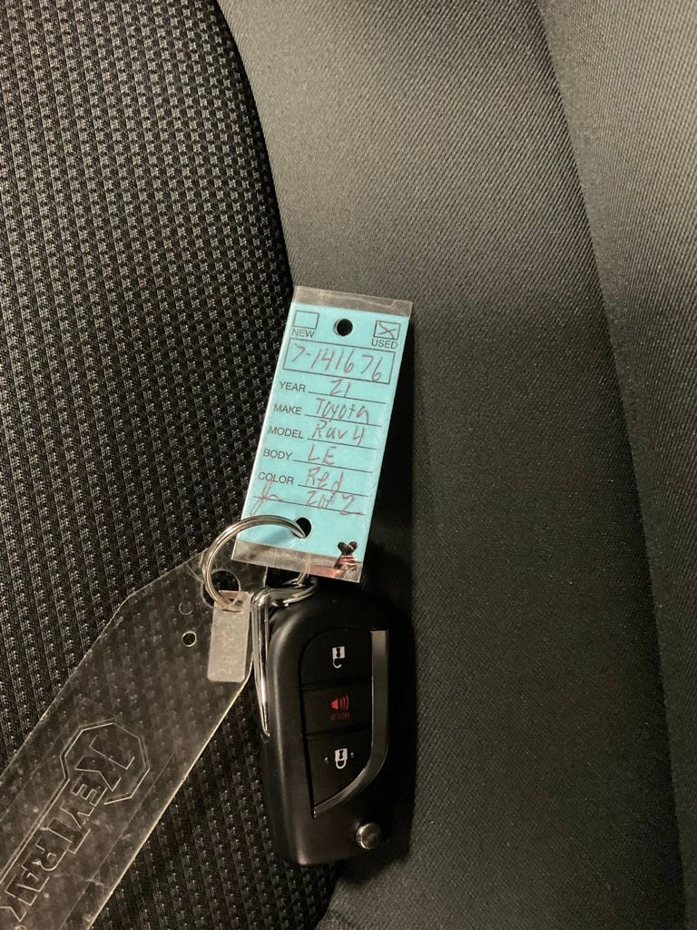 Used 2021 Toyota RAV4 LE image 34