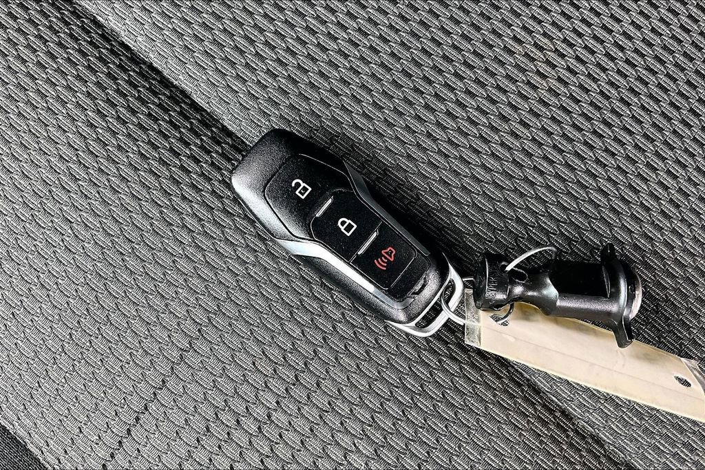 Used 2017 Ford Explorer XLT FWD image 12