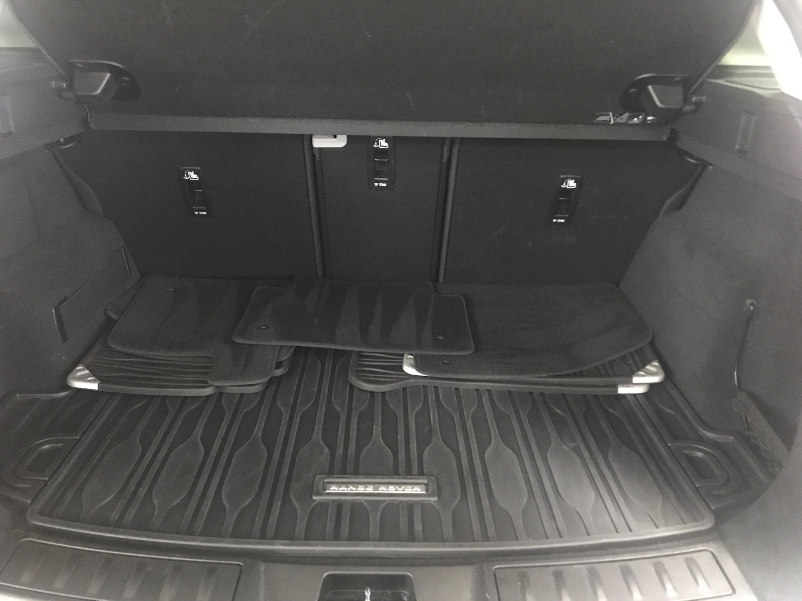 Used 2023 Land Rover Range Rover Evoque SE image 24