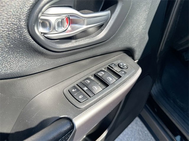 Used 2019 Jeep Cherokee Latitude w/ Popular Appearance Group image 19