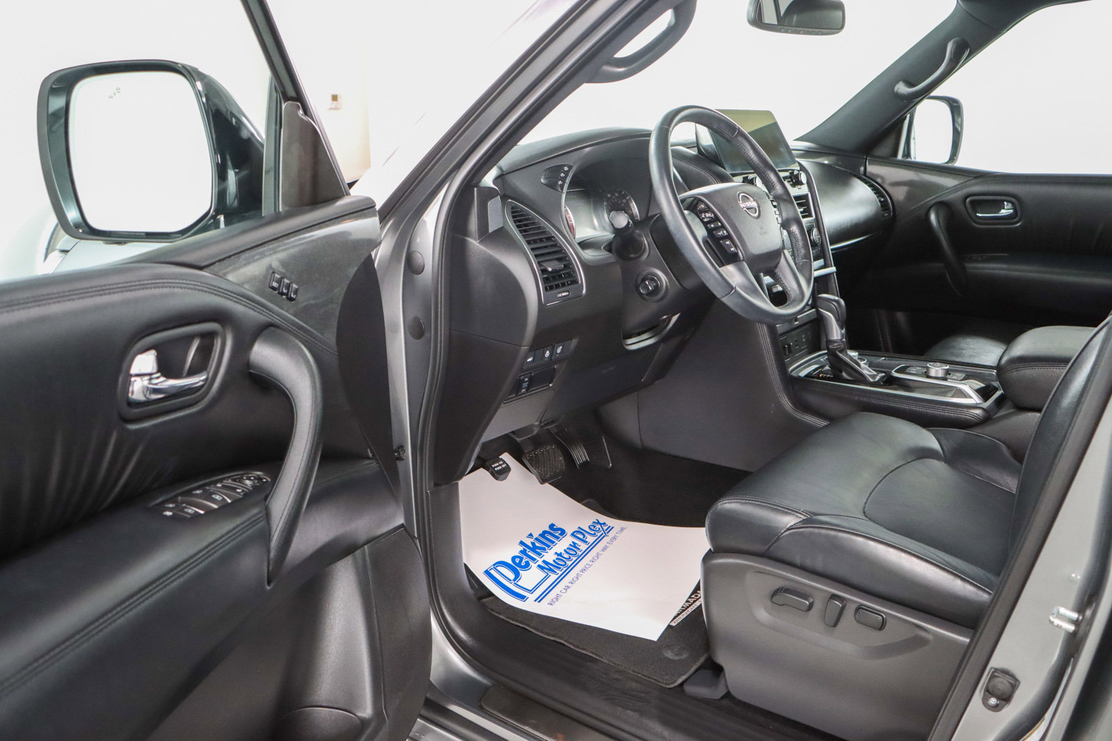 Used 2024 Nissan Armada SL w/ Midnight Edition Package image 3