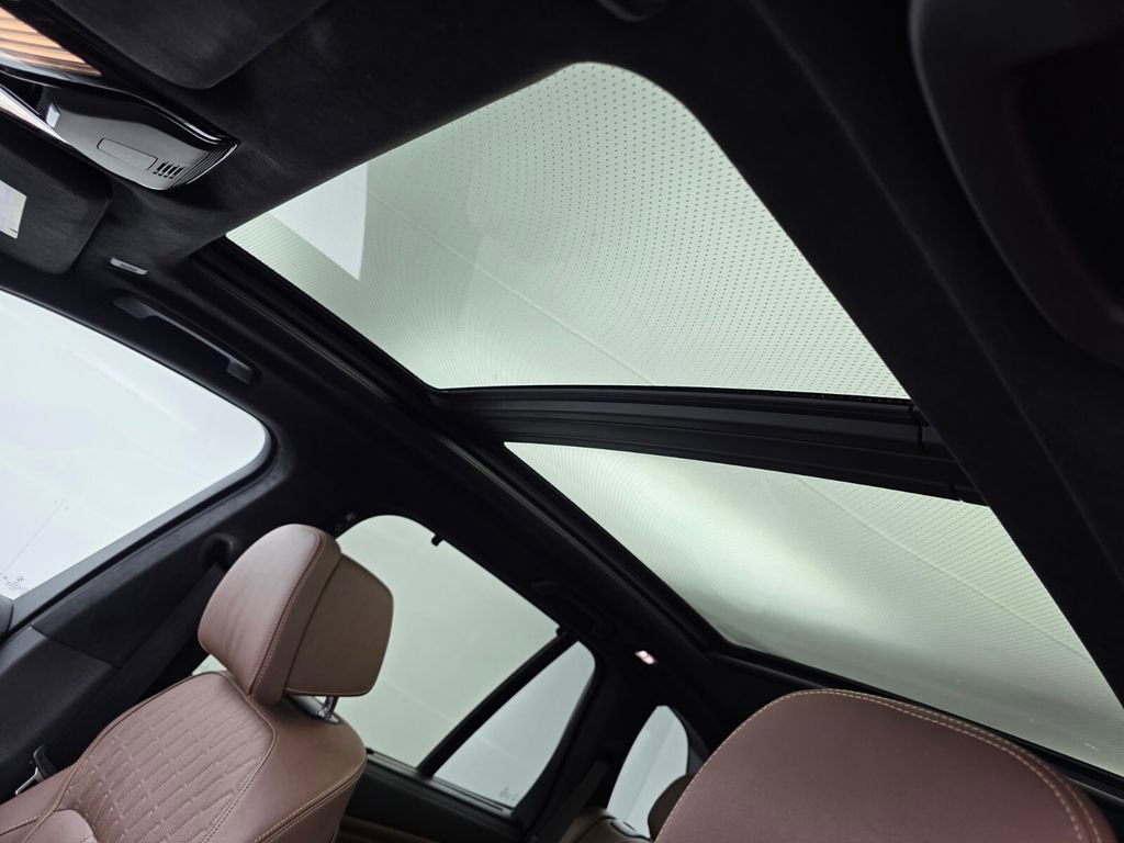 Used 2021 BMW X5 M50i w/ Executive Package image 12