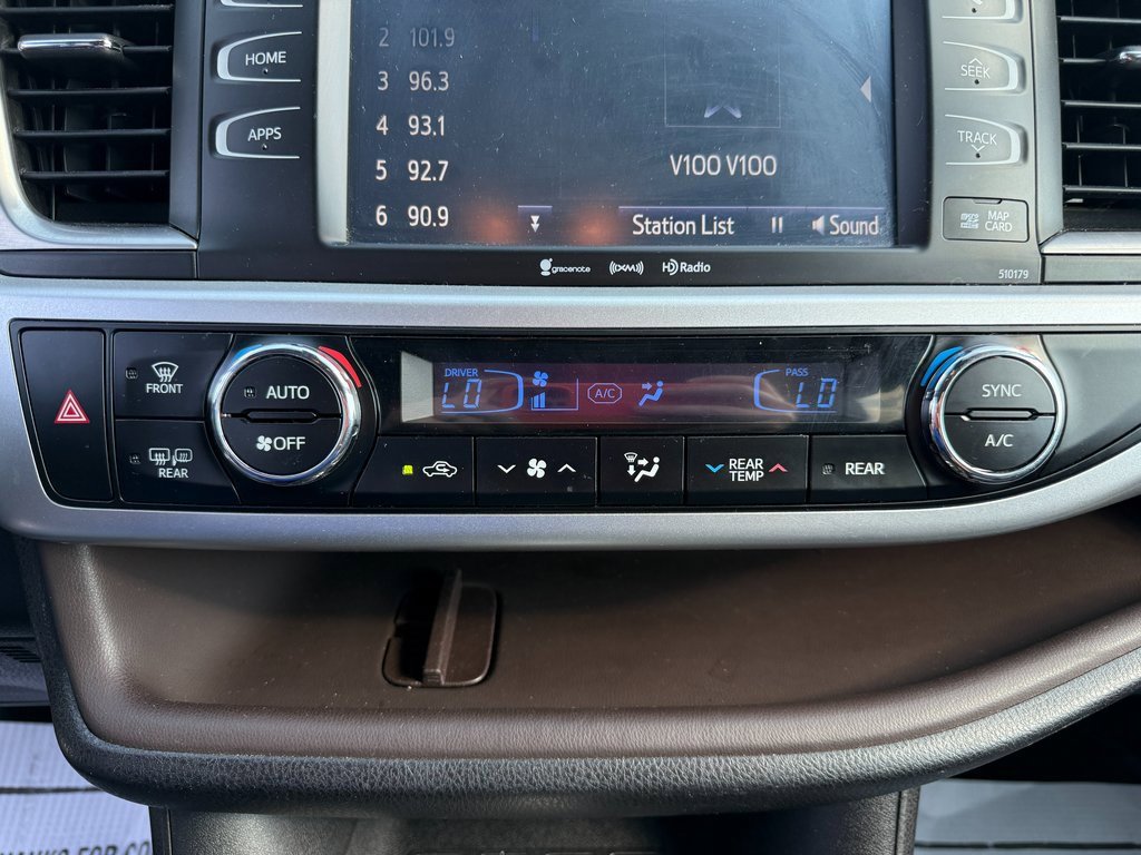 Used 2017 Toyota Highlander XLE image 24