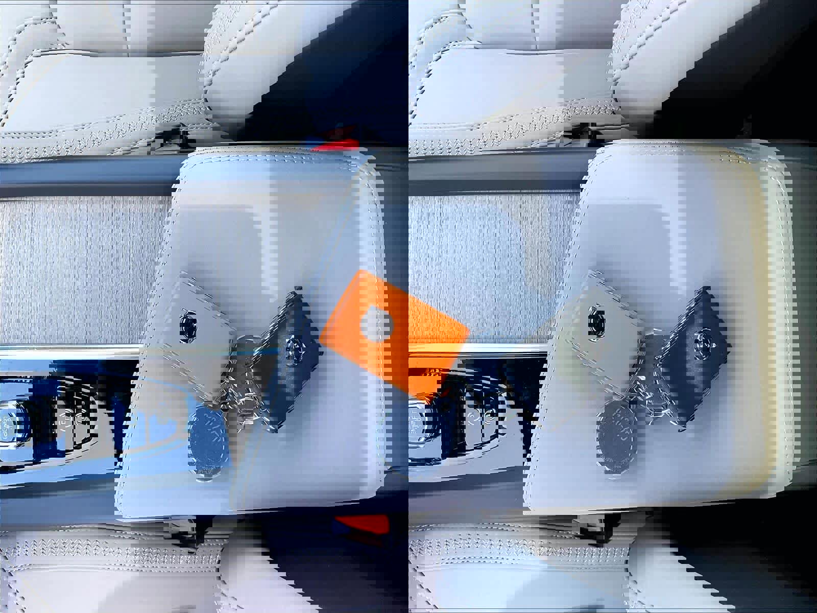 New 2026 Volvo XC60 T8 Plus w/ Protection Package Premier AWD/4WD image 33