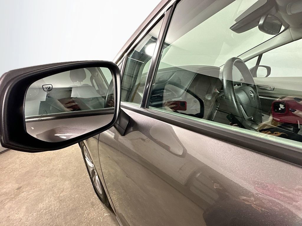 Used 2024 Toyota Sienna XLE FWD image 38