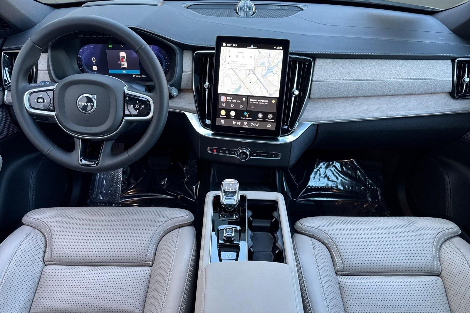 Used 2025 Volvo XC90 B6 Ultra w/ Protection Package Premier image 16