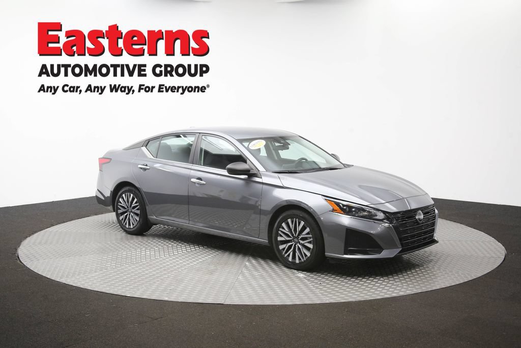Used 2024 Nissan Altima 2.5 SV FWD image 48