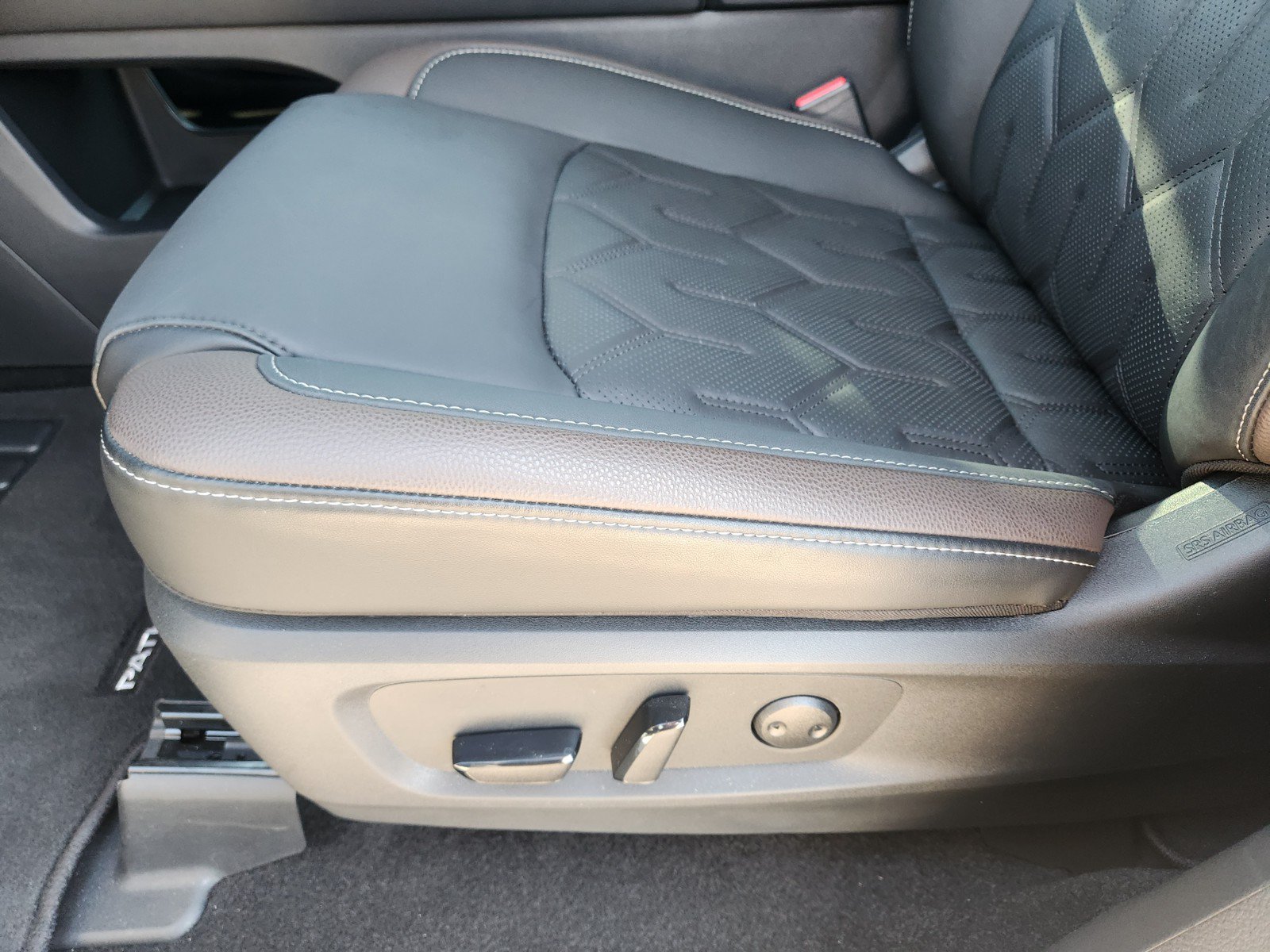 Used 2026 Nissan Pathfinder Platinum FWD image 22