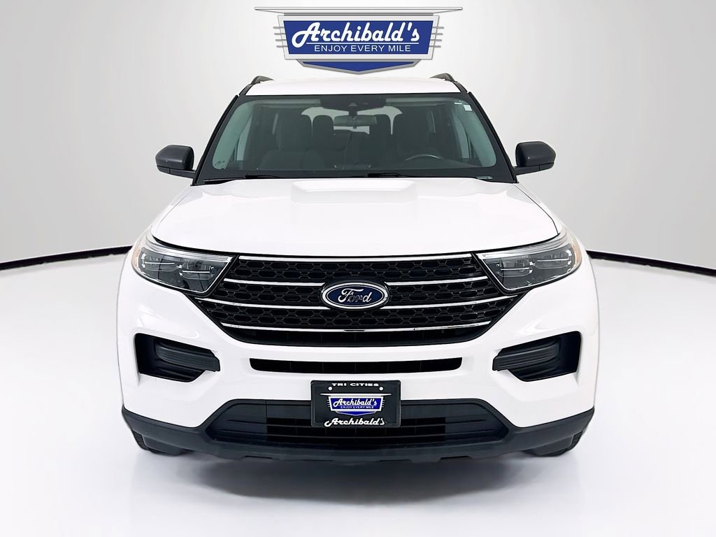Used 2023 Ford Explorer XLT AWD/4WD image 2