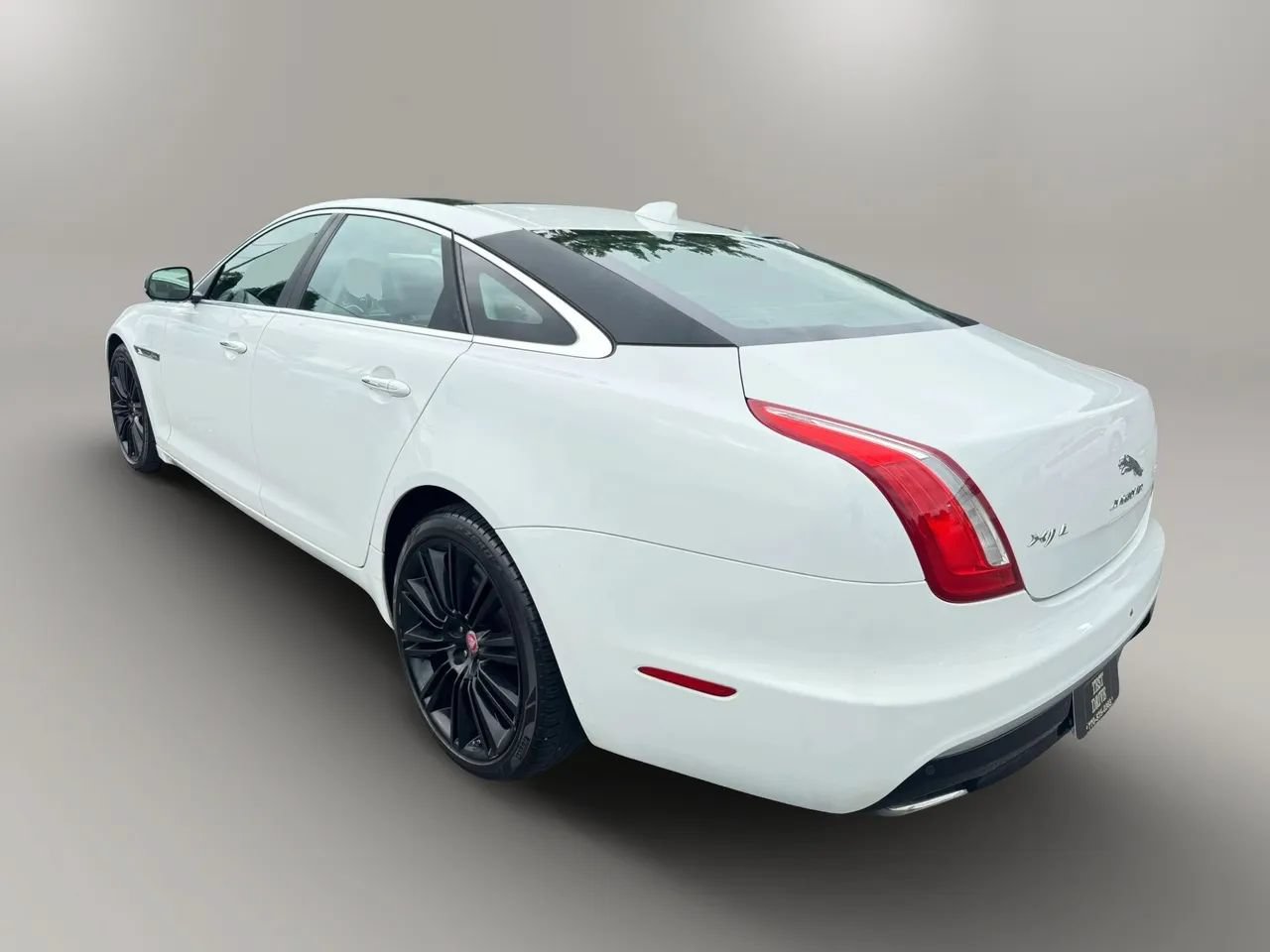 Used 2016 Jaguar XJ L Supercharged RWD image 8