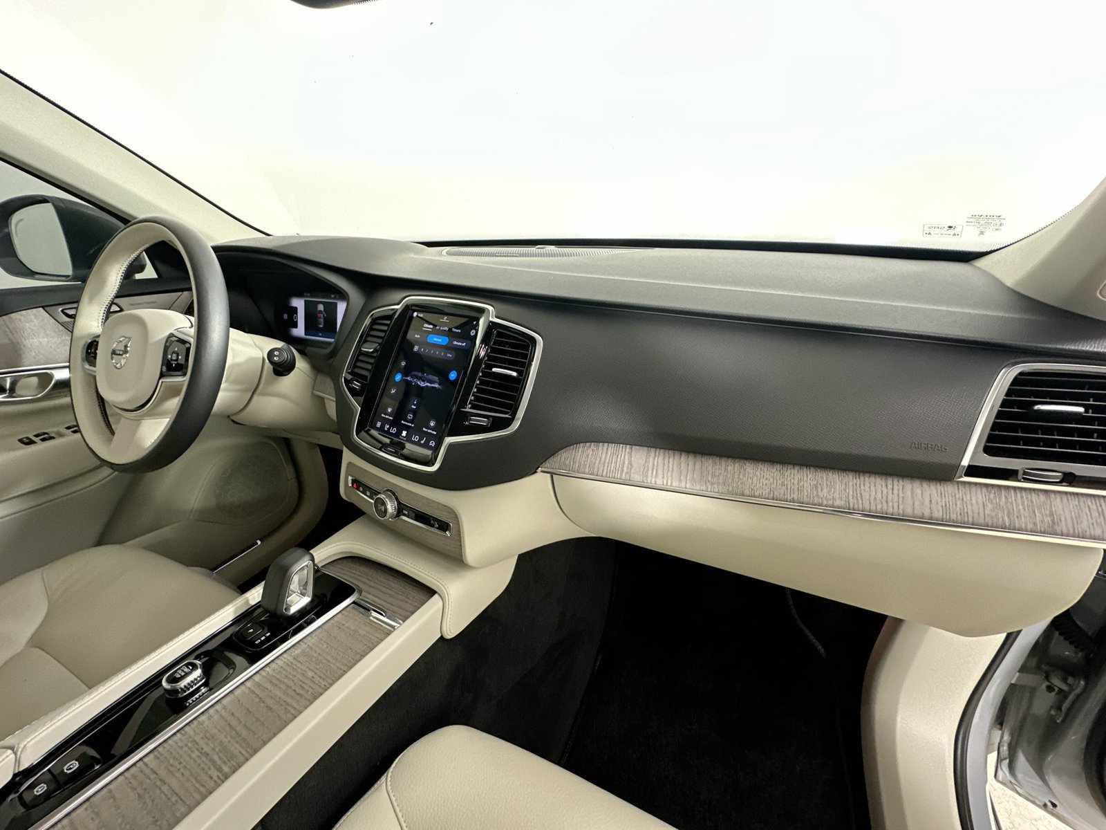 Certified 2024 Volvo XC90 B6 Plus AWD/4WD image 46