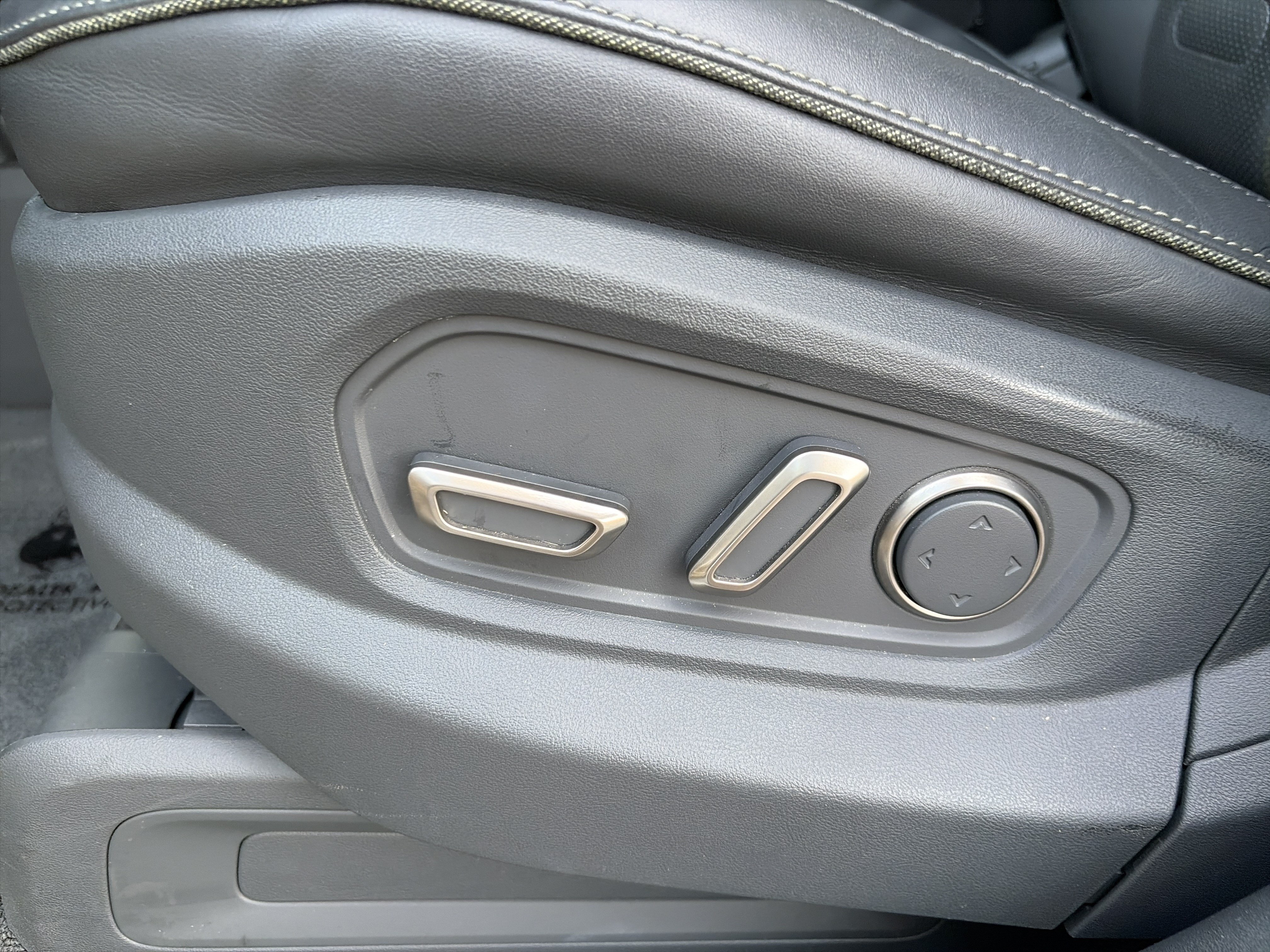 Used 2022 Rivian R1S Launch Edition AWD/4WD image 23