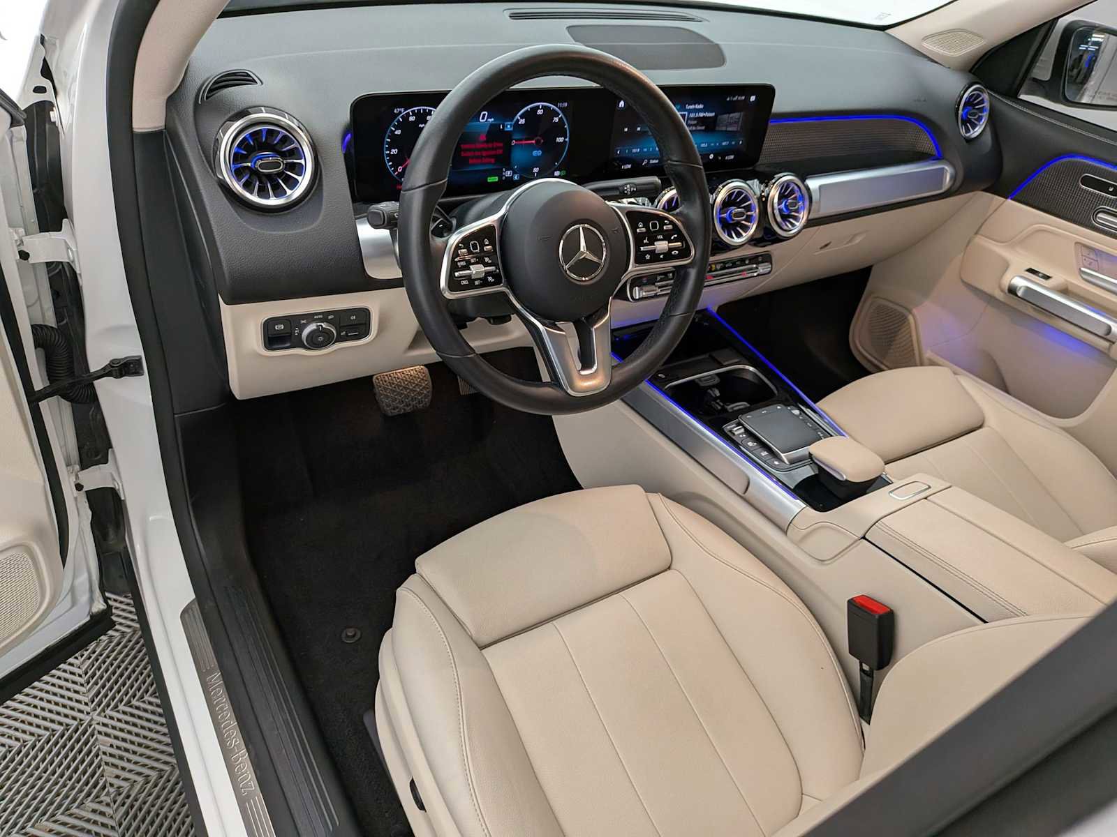 Used 2022 Mercedes-Benz EQB 300 4MATIC image 2