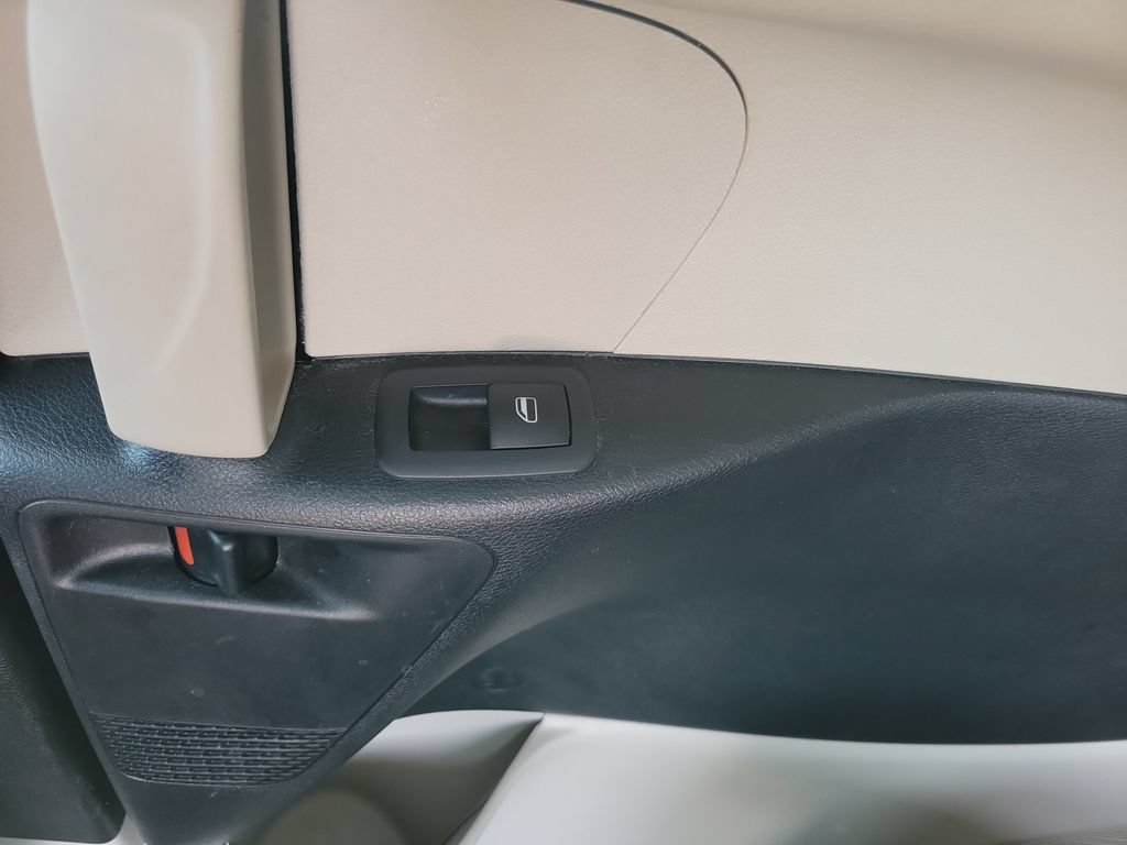 Used 2023 Chrysler Pacifica Touring-L FWD image 16