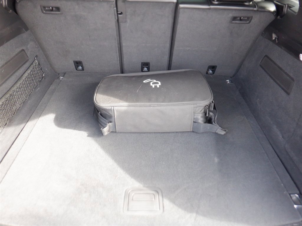 Used 2023 Porsche Cayenne Platinum Edition image 6