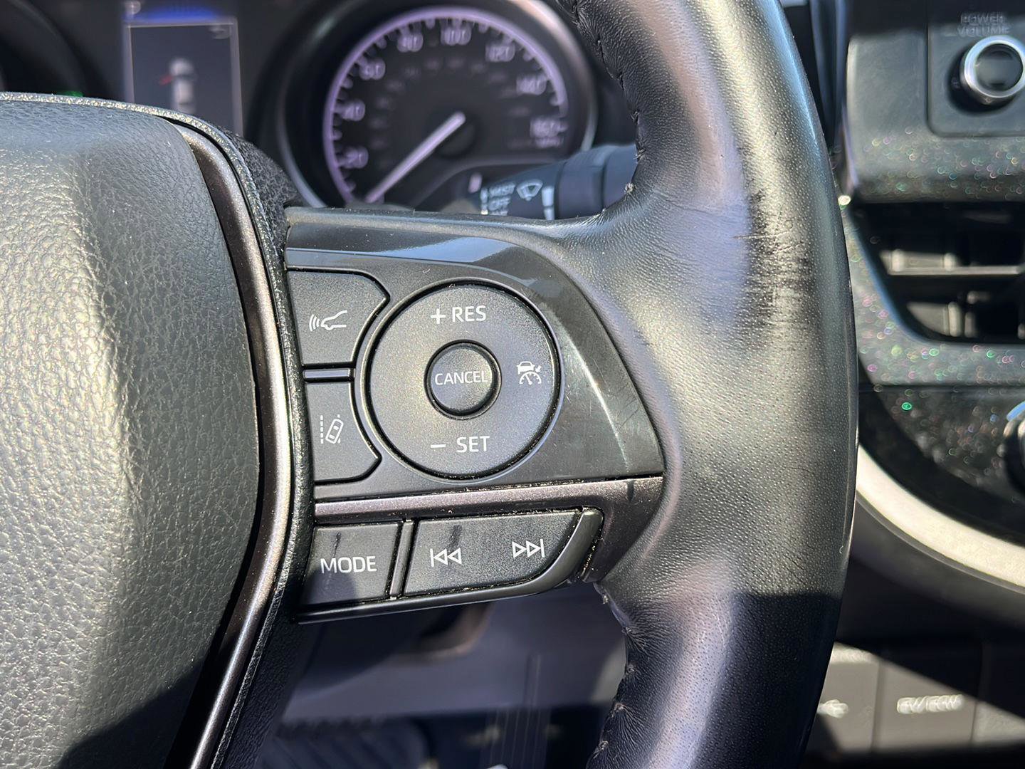 Used 2021 Toyota Camry SE w/ Cold Weather Package image 14