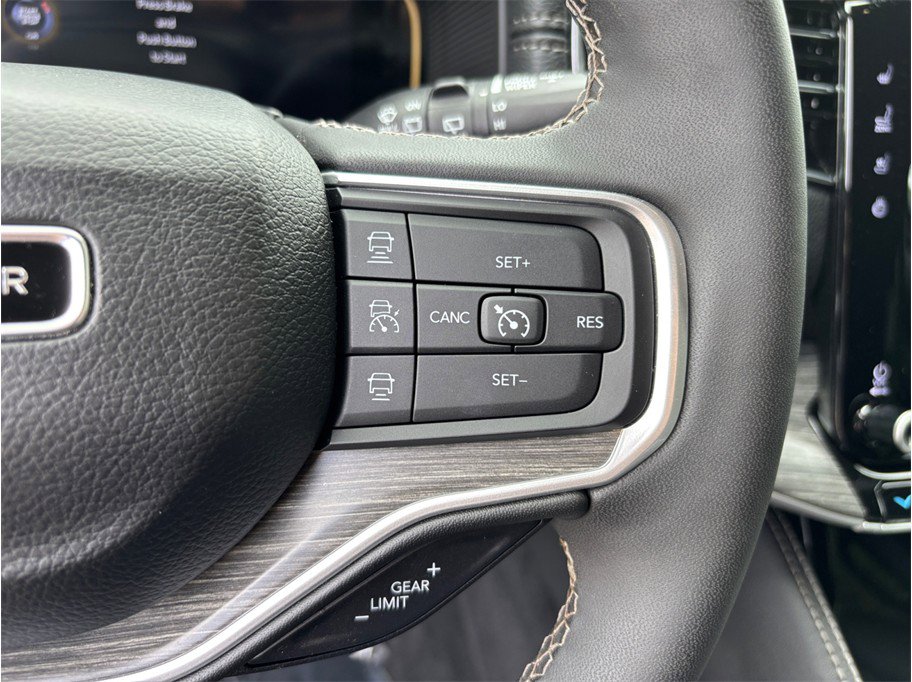 Used 2024 Jeep Wagoneer Series II w/ Flexible Seating Group image 30