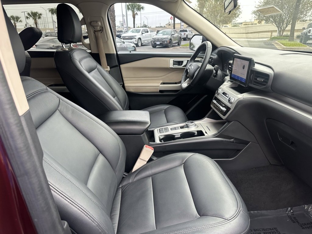 Used 2022 Ford Explorer XLT image 23
