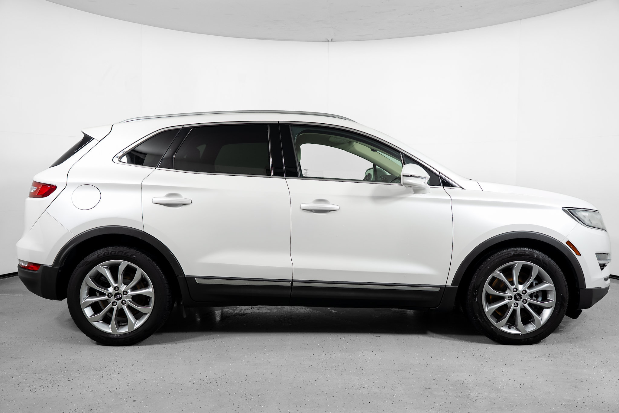Used 2015 Lincoln MKC FWD w/ Equipment Group 101A Select image 3