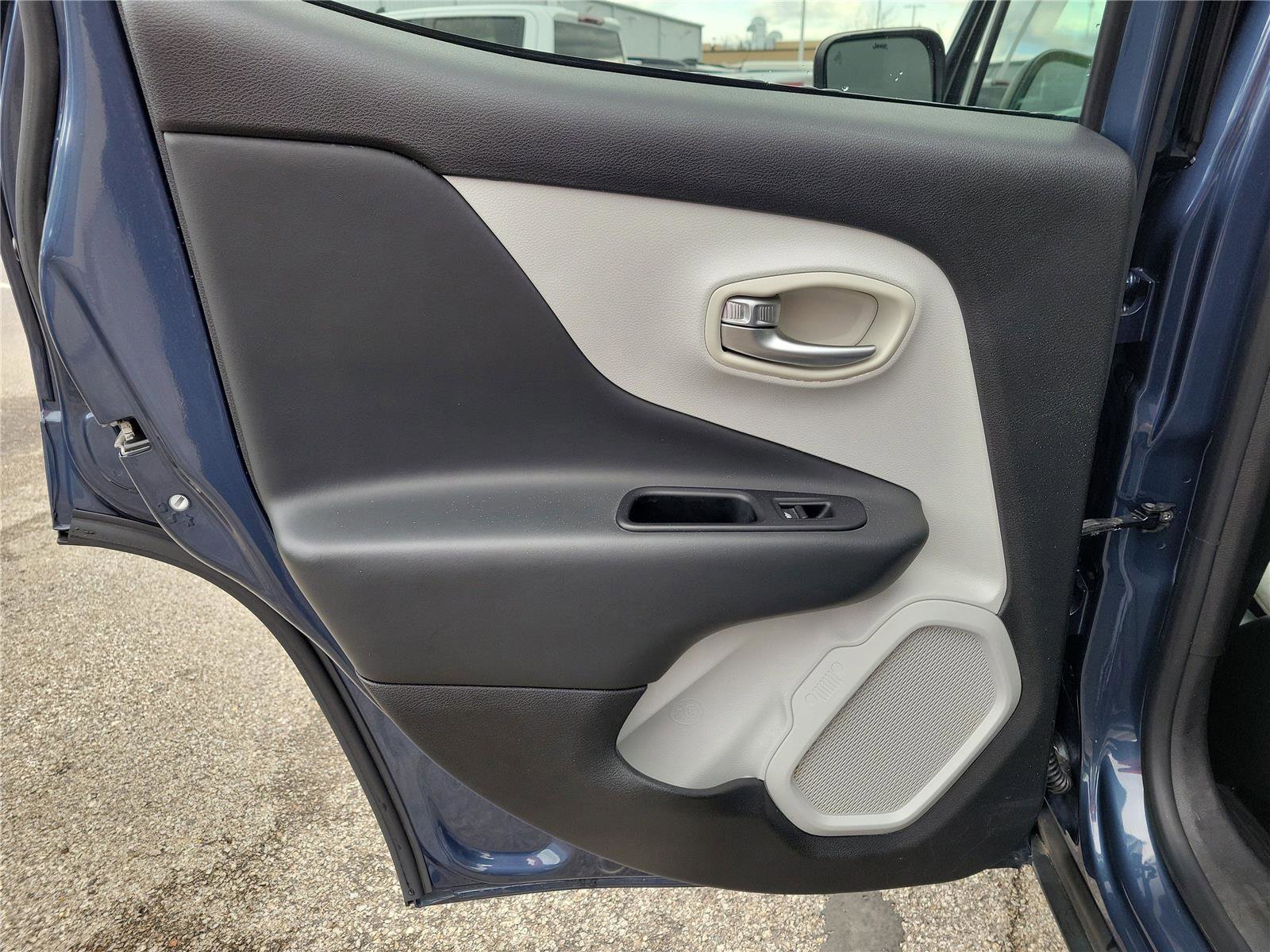 Used 2022 Jeep Renegade Latitude image 14