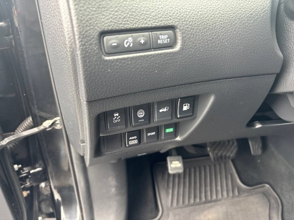 Used 2019 Nissan Rogue SV AWD/4WD image 12