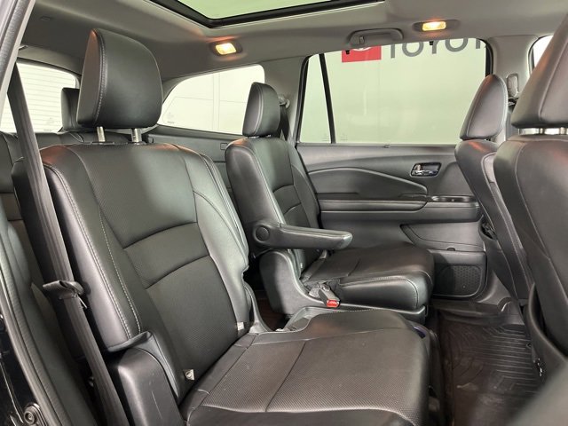 Used 2016 Honda Pilot Elite image 32