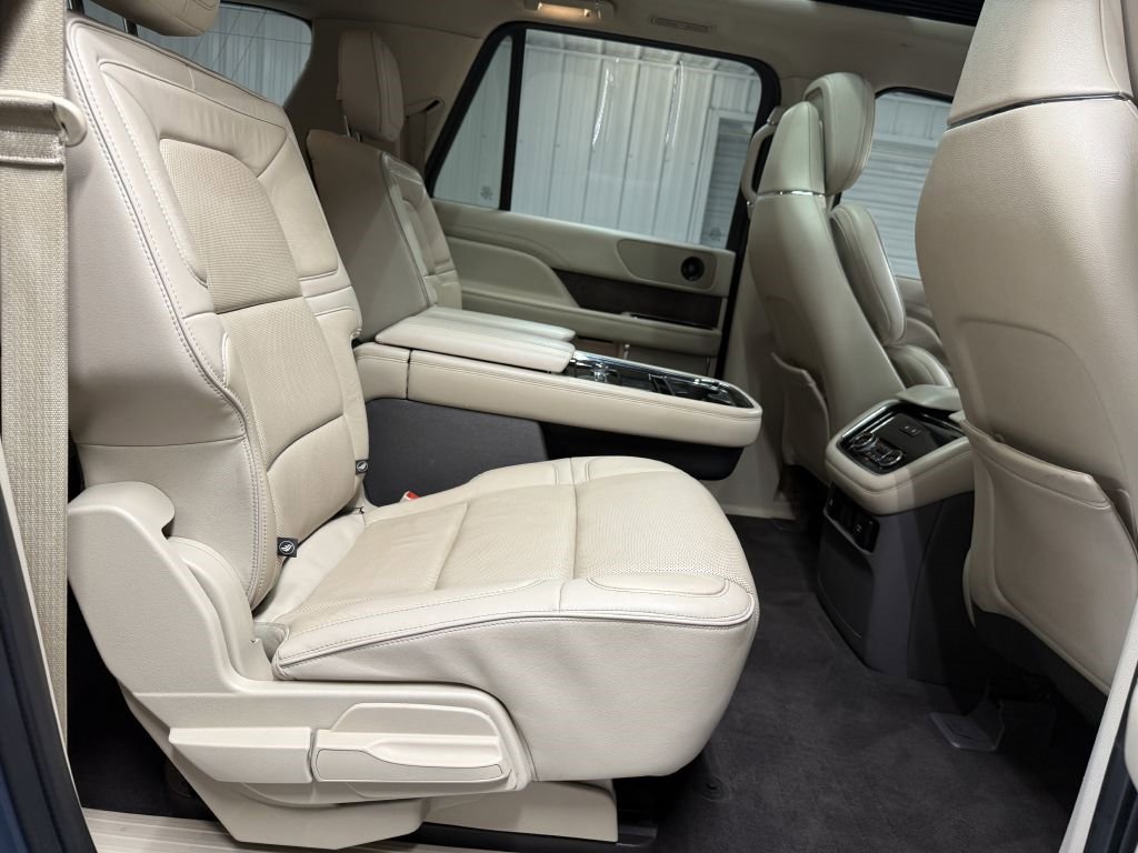 Used 2018 Lincoln Navigator L Reserve w/ Technology Package image 36