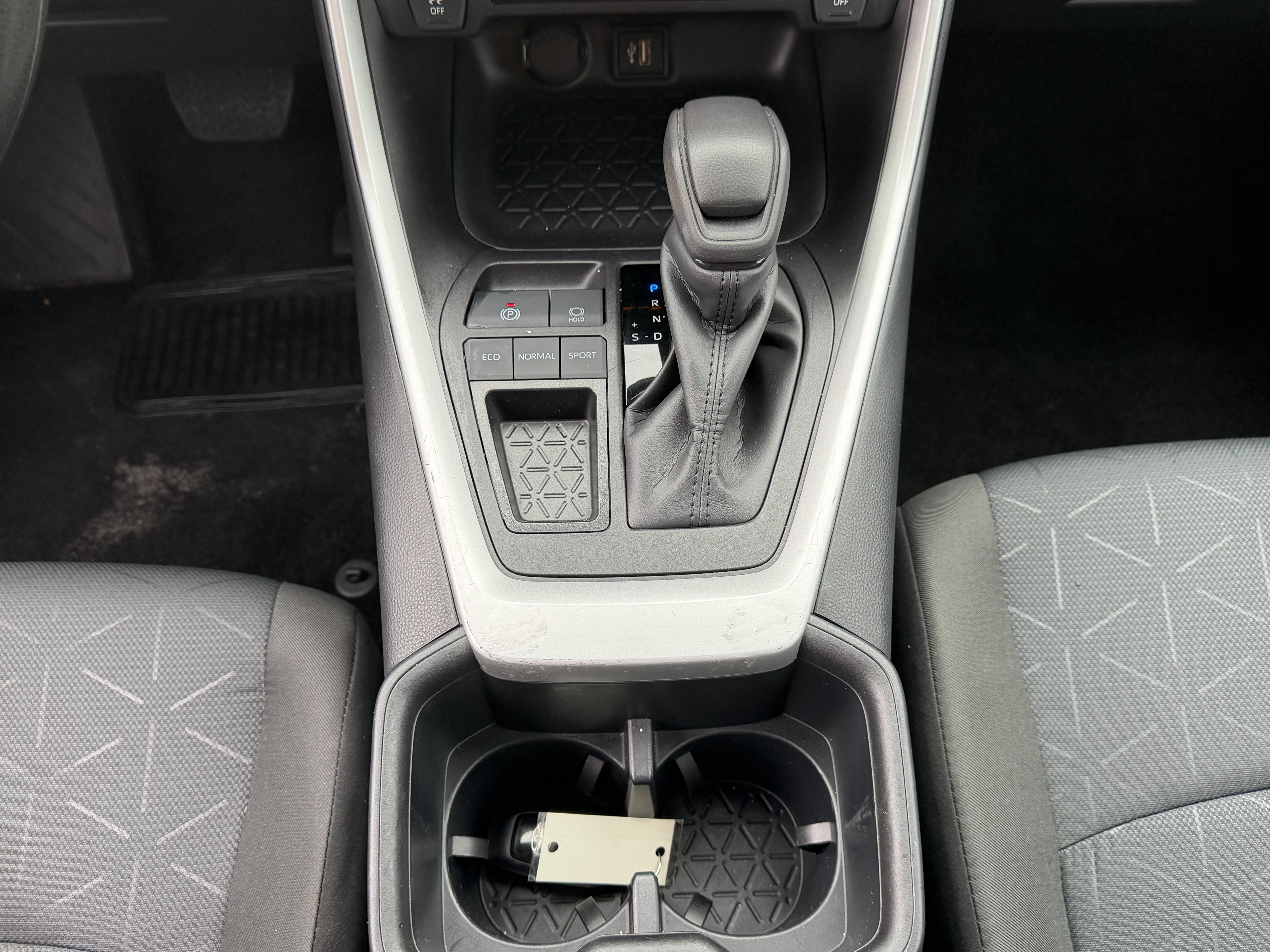 Used 2025 Toyota RAV4 XLE FWD image 23